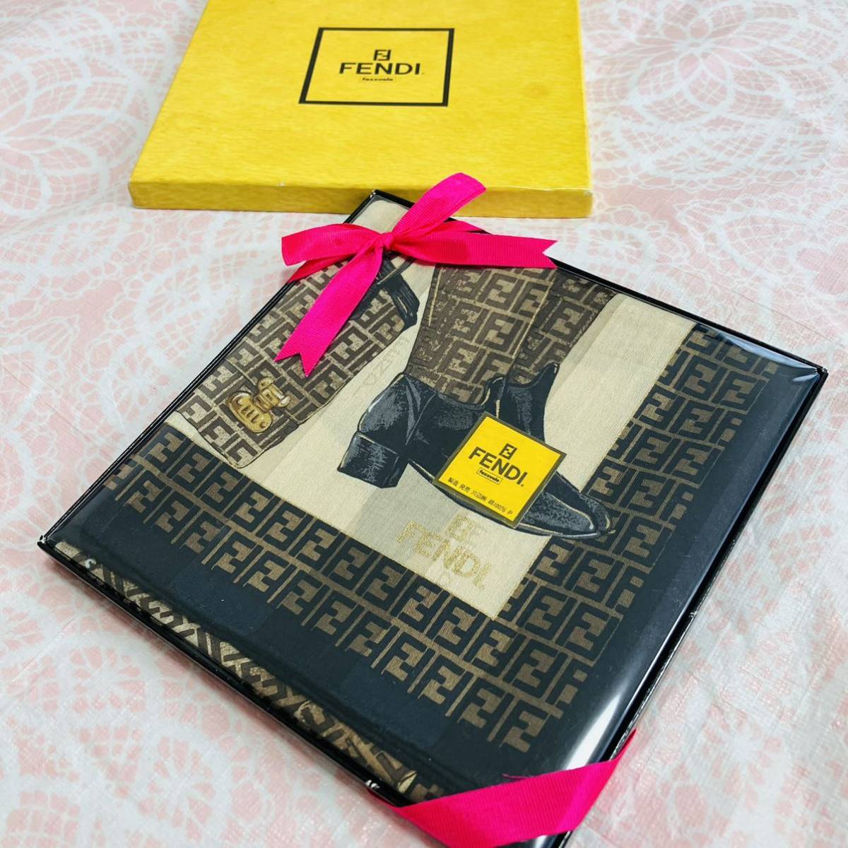 【廃盤品激レア】新品/FENDI/大判ハンカチ/正規品/フェンディ/未使用/即決/ズッカ柄/匿名/スカーフ/58cm/綿100%/バッグ/ブーツ柄ストール/a拍卖