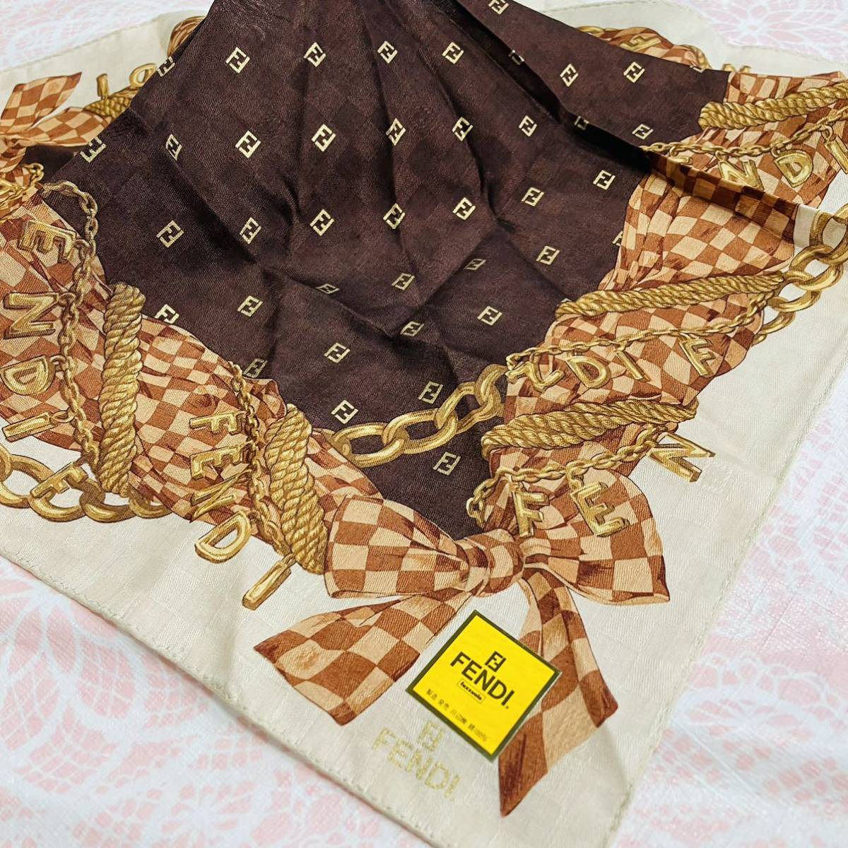 【レア】新品/FENDI/大判ハンカチ/正規品/フェンディ/未使用/即決あり/ズッカ柄/匿名発送/スカーフ/綿100%/リボン/チャーム柄/茶色ブラウン拍卖