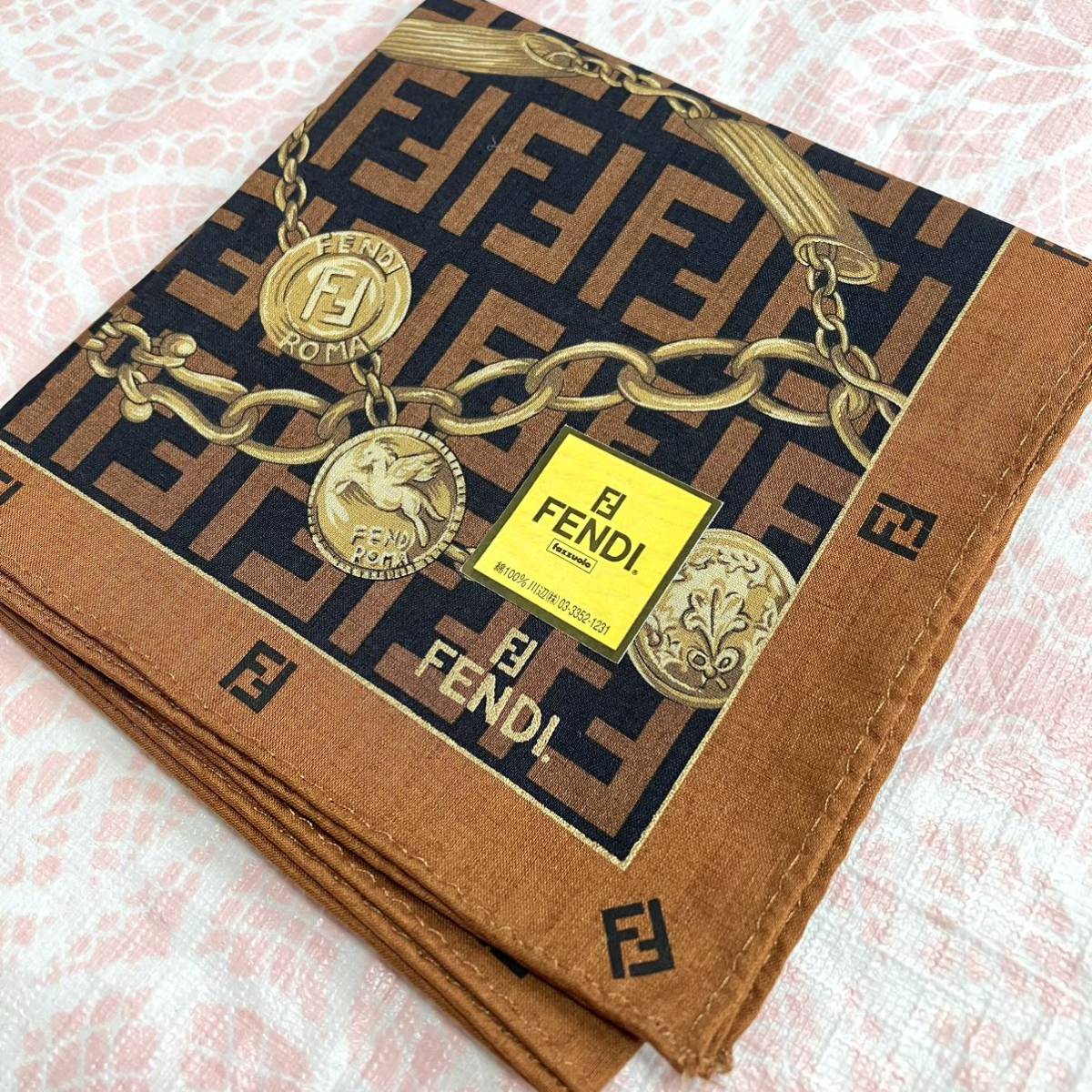 【人気柄】新品/FENDI/大判ハンカチ/正規品/フェンディ/未使用/即決あり/ズッカ柄/匿名発送/スカーフ/綿100%/ロゴ/チャーム柄/茶色ブラウン拍卖
