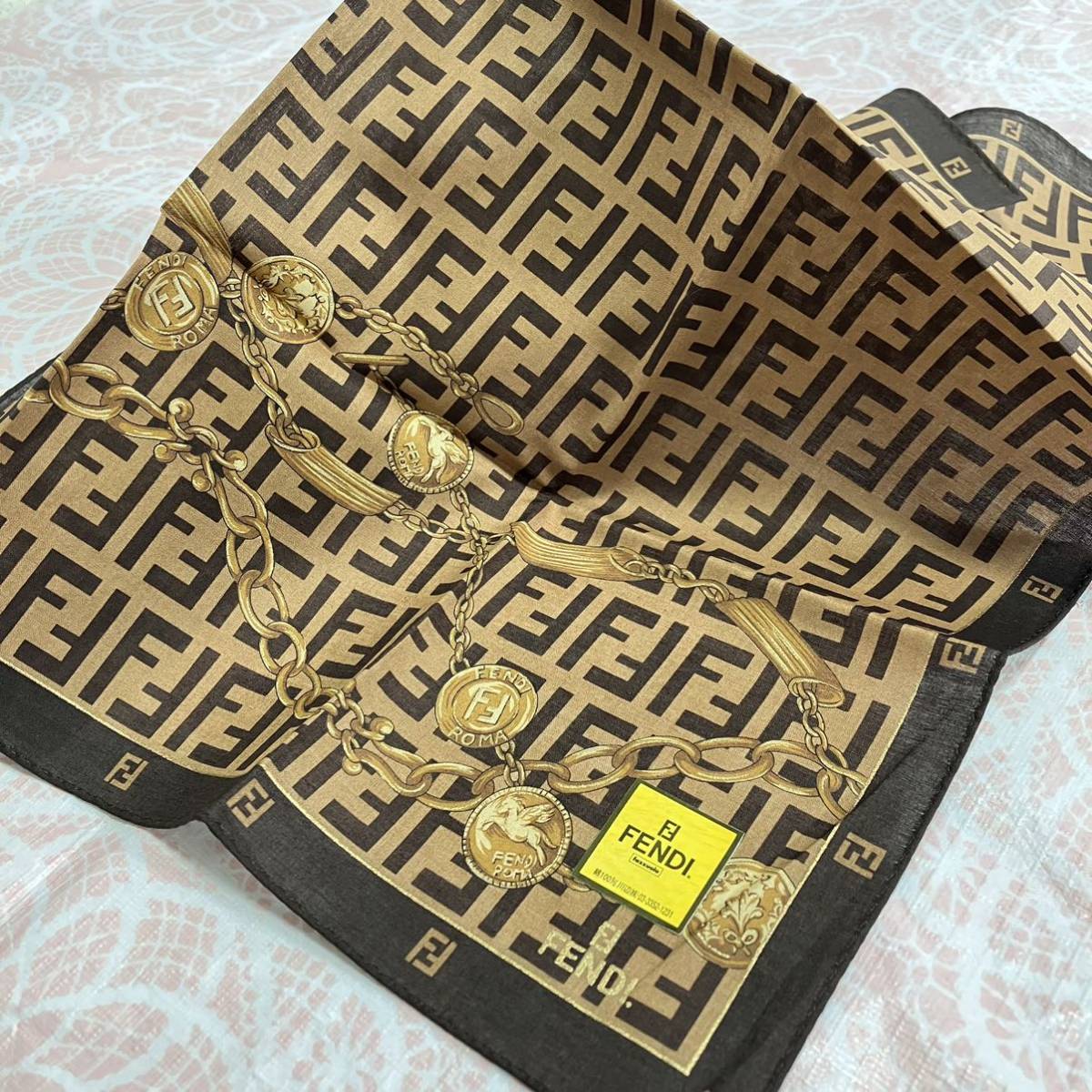 【人気柄】新品/FENDI/大判ハンカチ/正規品/フェンディ/未使用/即決あり/ズッカ柄/匿名発送/スカーフ/綿100%/チャーム柄/茶色ブラウン/58拍卖