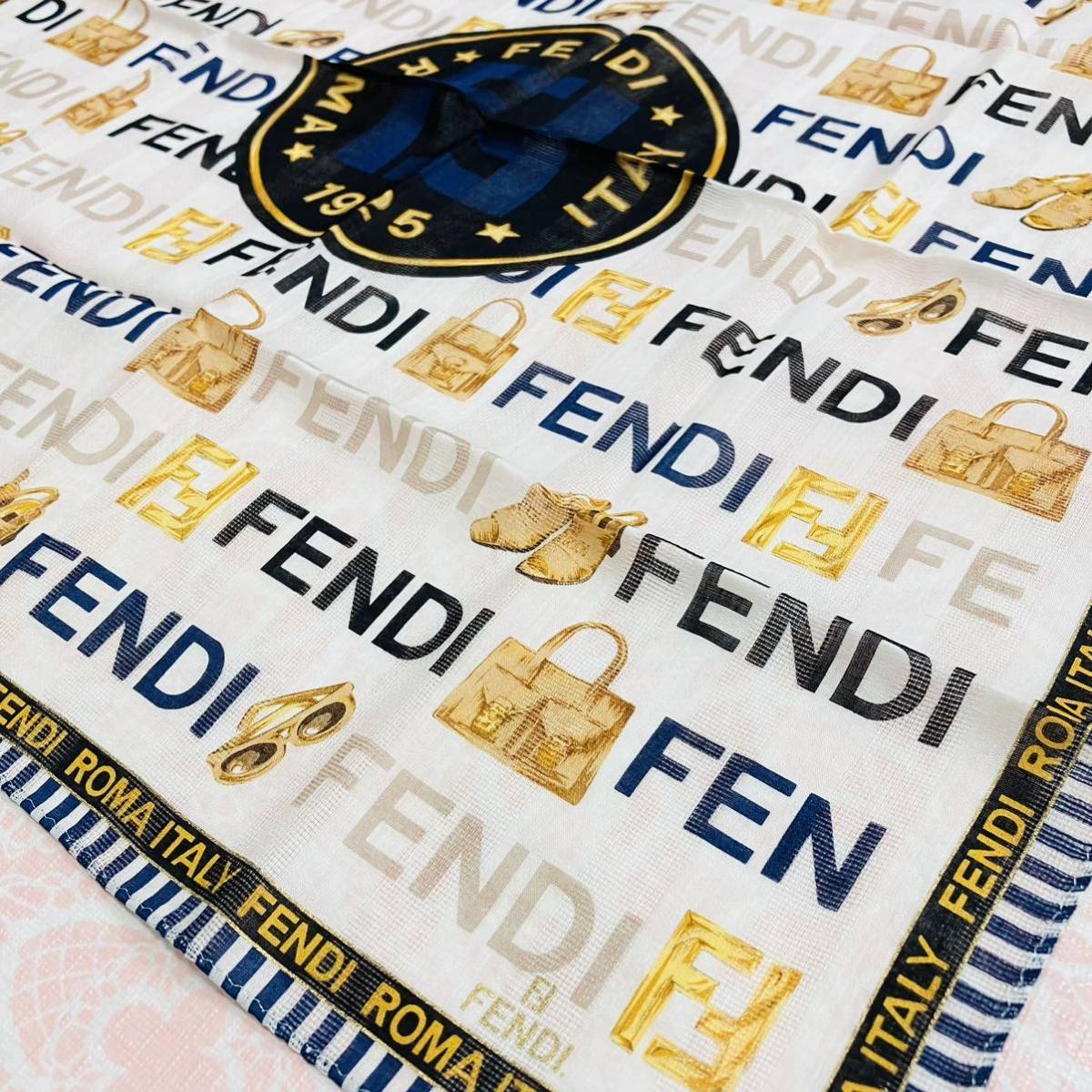 【希少】新品/FENDI/ハンカチ/正規品/フェンディ/即決あり/ズッカ柄/匿名発送/レディース/女性用/バッグ柄/手袋/未使用/サングラス柄/508拍卖