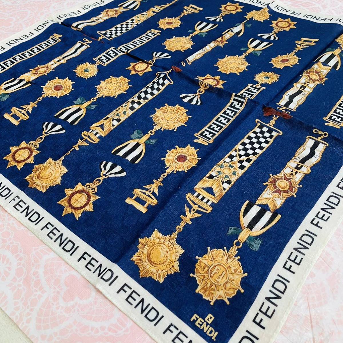 【レア】中古/FENDI/大判ハンカチ/正規品/フェンディ/即決あり/ズッカ柄/匿名発送/レディース/綿100%/ネイビー紺色/チャーム/ユーズド/58拍卖