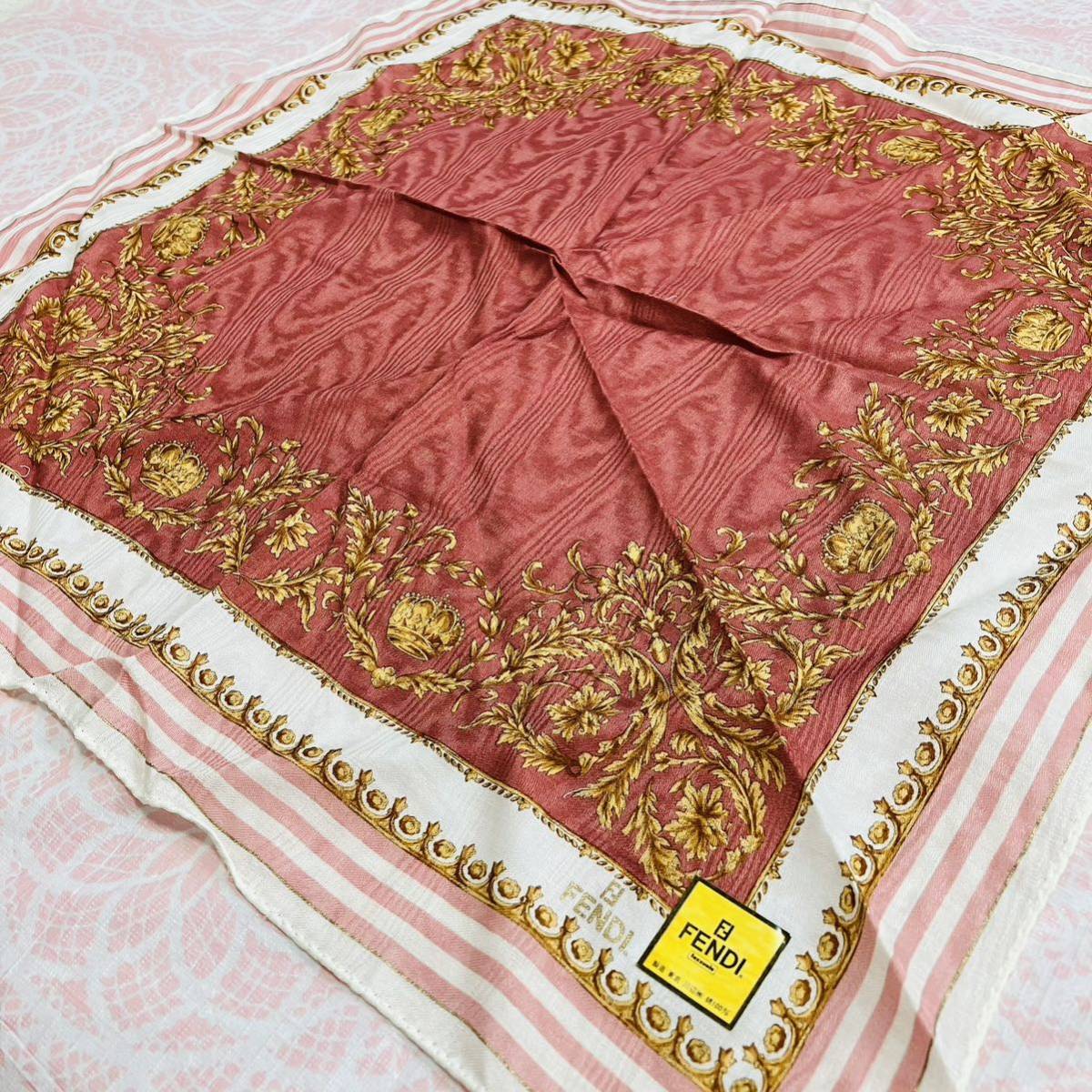 【レア】新品/FENDI/大判ハンカチ/正規品/フェンディ/未使用/即決あり/ズッカ柄/匿名発送/スカーフ/綿100%/ピンク/訳あり/拍卖