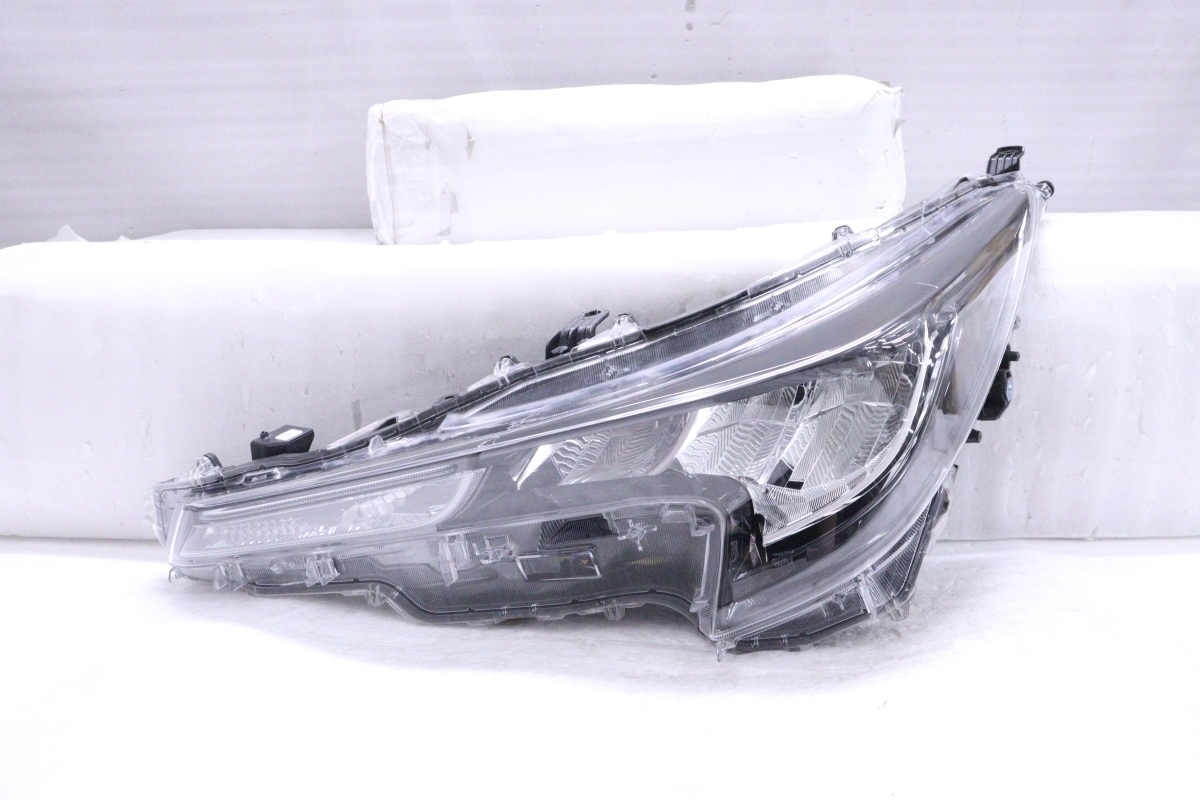 35-1672★美品★LED NRE210H カローラスポーツ HV★左ヘッドライト KOITO 12-612 打刻:N ブラック 純正★トヨタ拍卖