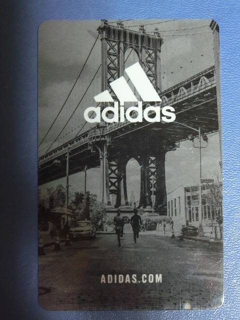 ★激レア NYマンハッタン アディダス【adidas】直営店舗入手 マンハッタン橋【Manhattan Bridge】 ジョギング絵柄プラスティックカード拍卖
