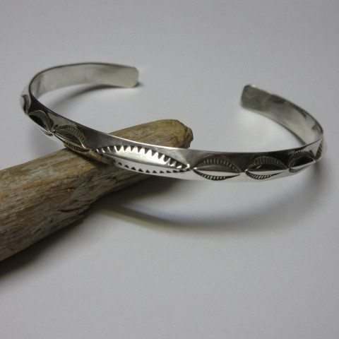 シルバー バングル レディース トライアングル インディアンジュエリー ナバホ族 Indian Silver id12ws拍卖