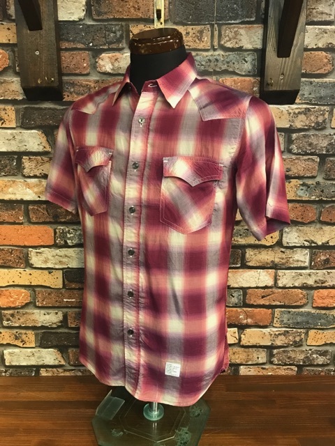 E196 メンズシャツ AZUL by moussy アズールバイマウジー アメカジ チェック 柄 赤 レッド ウエスタン 半袖 S レターパックライト発送拍卖