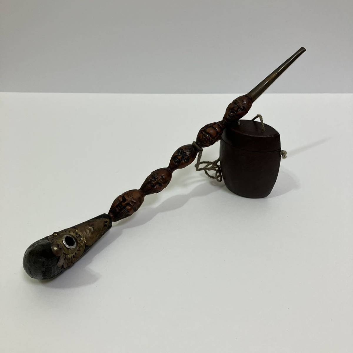 希少 年代物 レトロ ヴィンテージ 木製 トーテムポール風 木彫り アート 葉っぱケース付き キセル拍卖