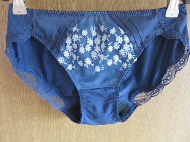 【新品】トリンプAMO'S STYLE小花刺繍ショーツ L 紺拍卖