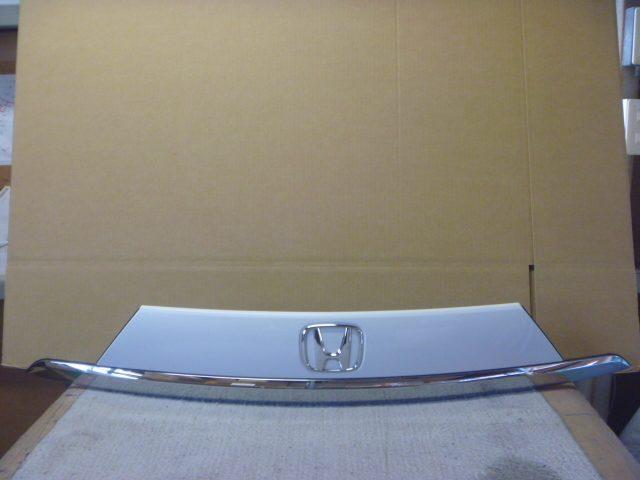 ホンダ/シャトル GP7 前期用 リアライセンスガーニッシュのみ モニター用 No.720975【品番 74890-TD4-J01】拍卖