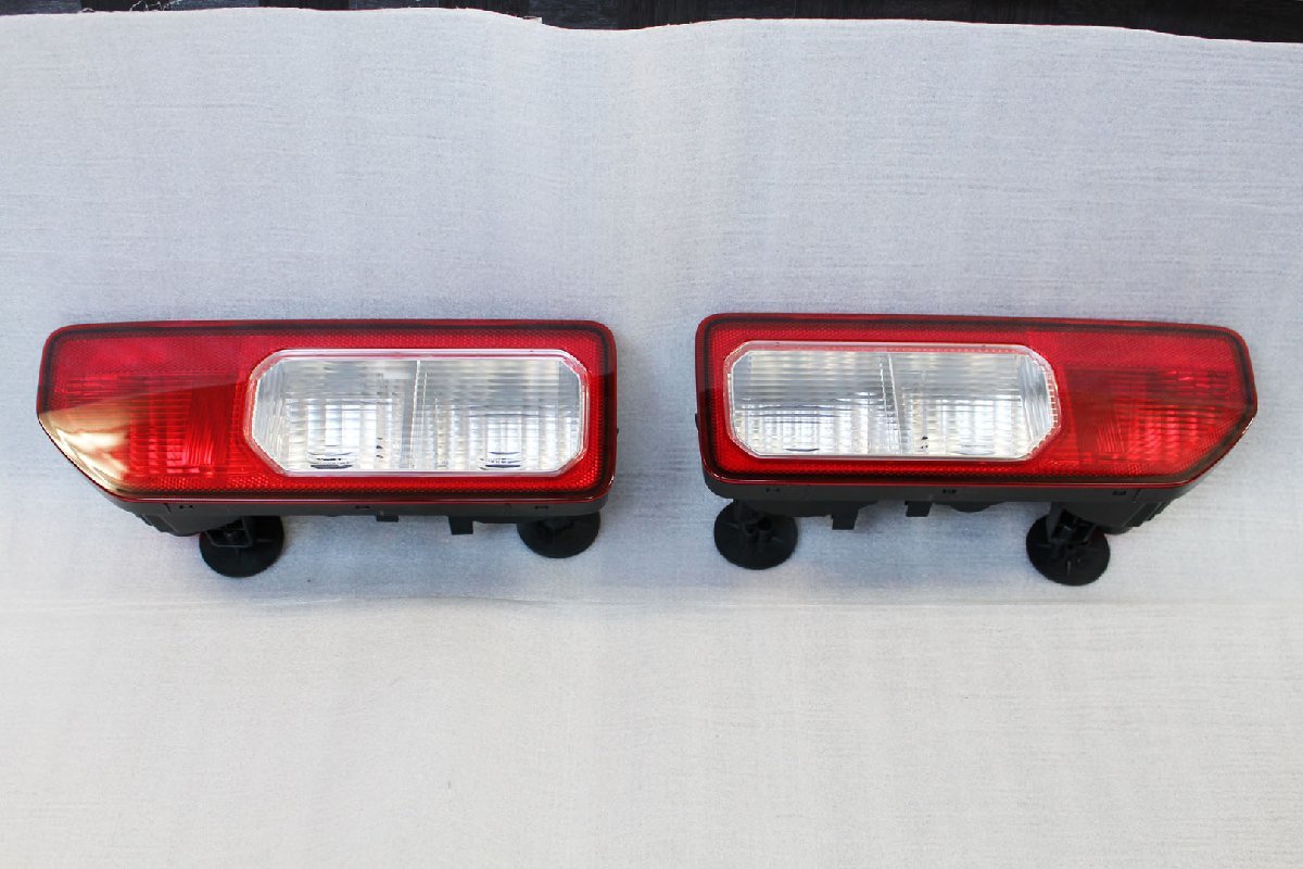 【新車外し】スズキ ジムニー JB64W 純正 テールライト テールランプ 左右セット KOITO 220-5938C 球ナシ拍卖