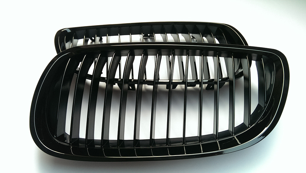 純正交換用 左右セット 取付簡単 在庫有 BMW E92 E93 前期 光沢黒 艶有黒 フロントグリル 07-10 M3拍卖