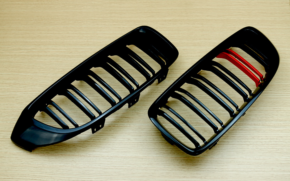 純正交換用 左右セット 取付簡単 在庫有 BMW F32 F33 F36 F80 F82 M LOOK フロントグリル 光沢黒+金属赤仕様 ABS 2014-2020拍卖