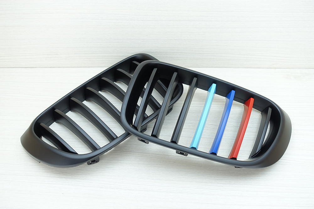 純正交換用 左右セット 取付簡単 在庫有 BMW F25 X3 後期 F26 X4 フロントグリル 艶消黒+Mの3色カラー ABS 2014-2017拍卖