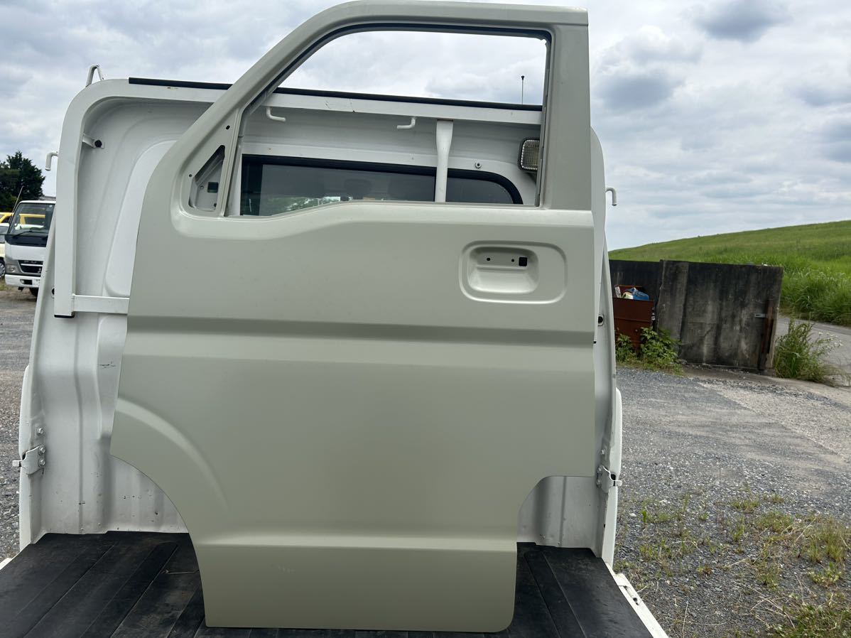1982:純正新品未使用 B級品 エブリィ DA17V NV100クリッパーDS17V ミニキャブDR17V 左フロントドア 68002-64P21拍卖