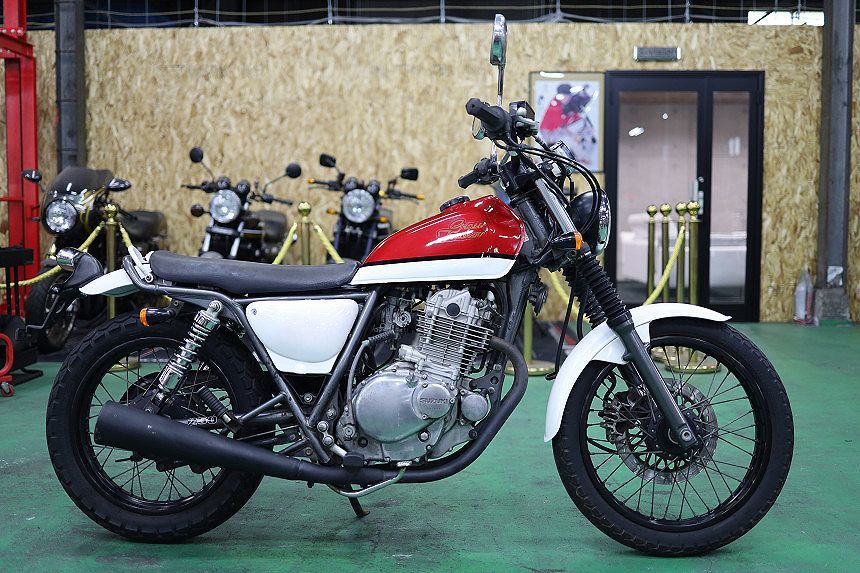 スズキ/グラストラッカー/250㏄登録/純正オリジナルペイント/ノーマルルック/NJ47A/赤白/通勤や通学に/YouTube動画公開中/ローン150回可能拍卖