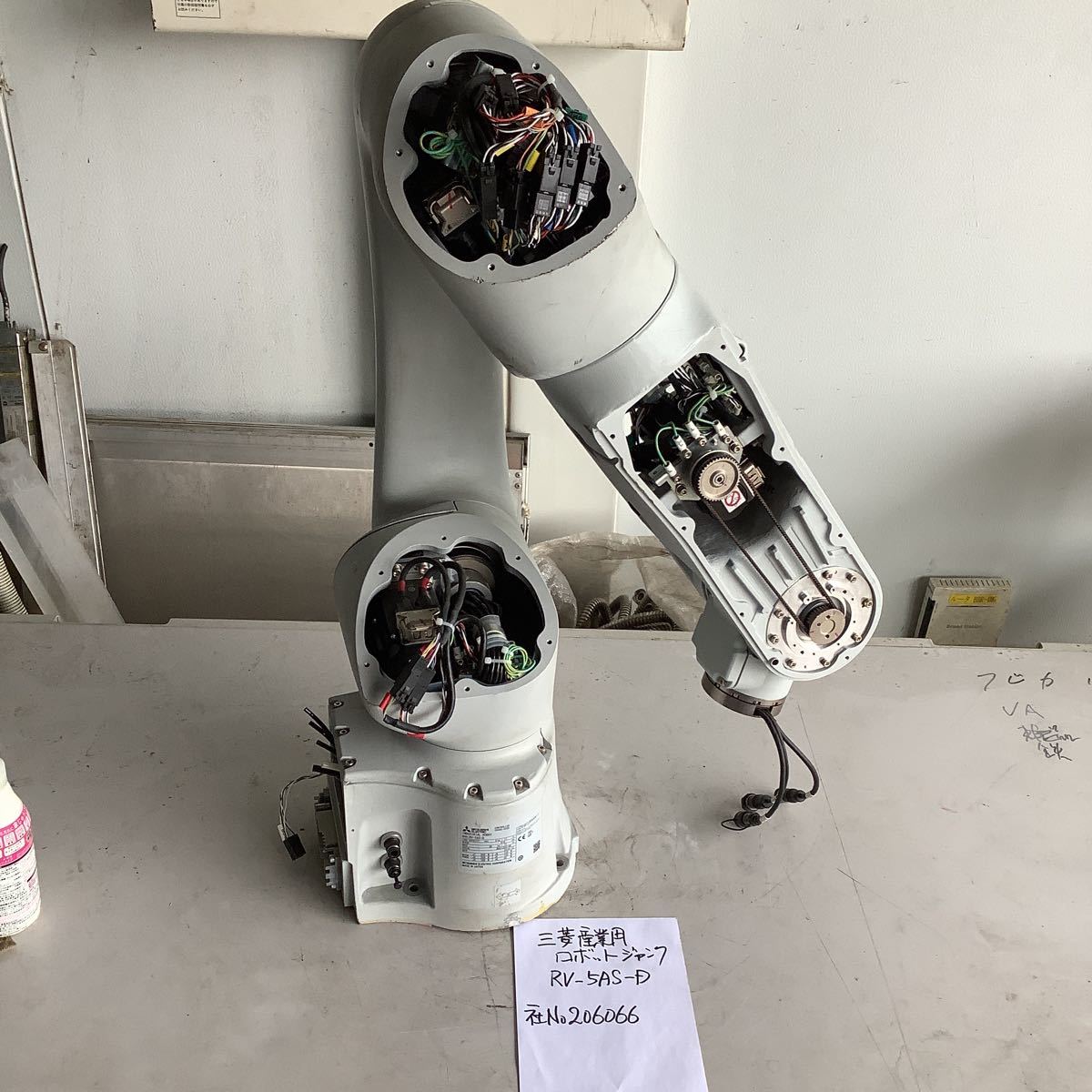三菱産業用ロボット(モデル RVー5ASーD)コントローラ無し品(注意)カーバー無し品です拍卖