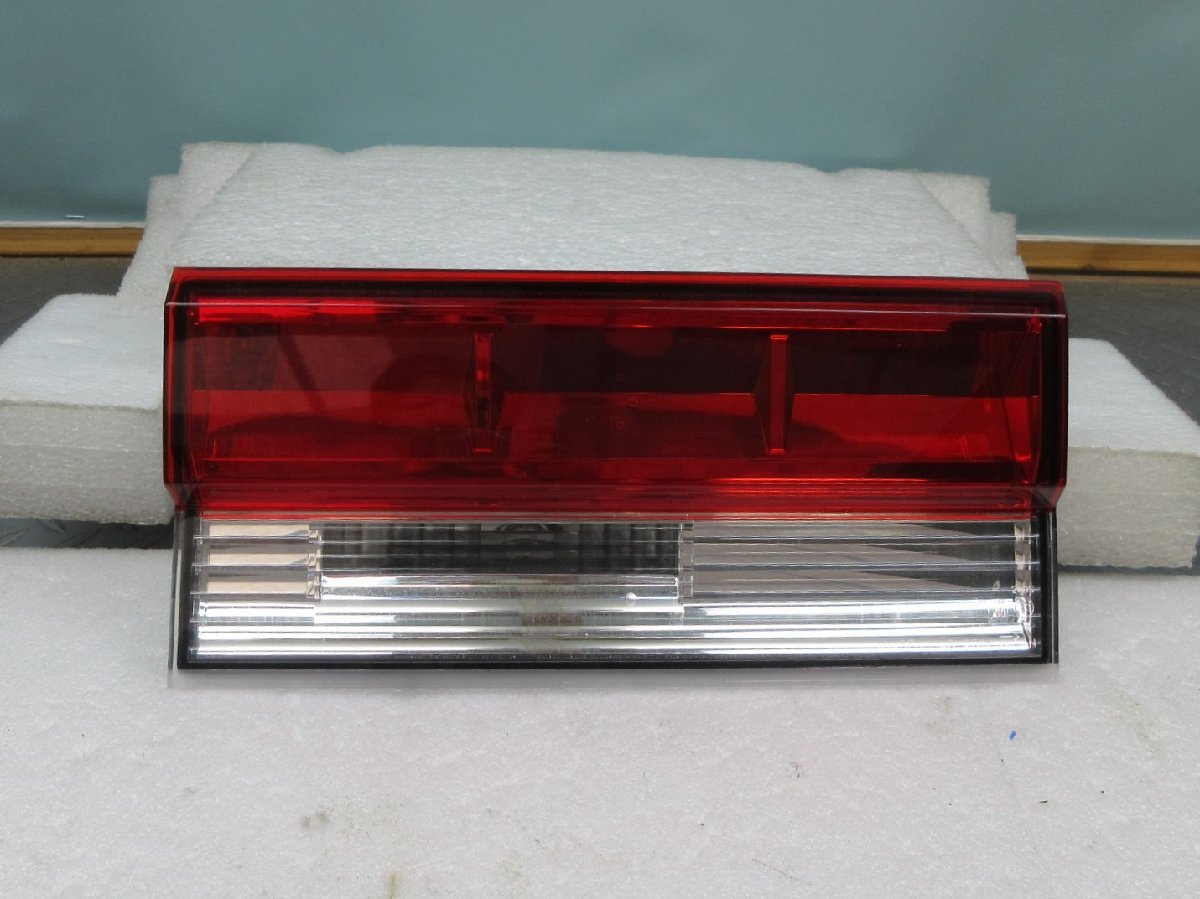 ◆ CV5W デリカD5 DELICA D5 前期 純正 右テールレンズ 内側 8336A106 1143-231R拍卖