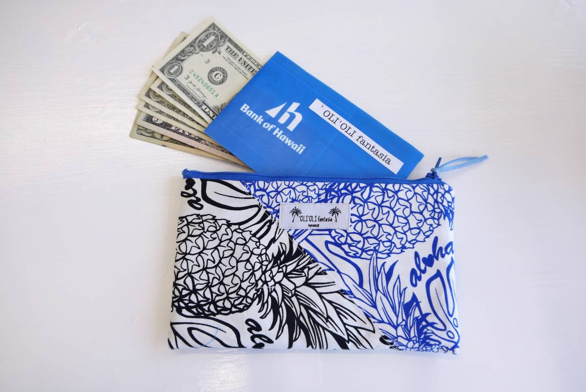★ハワイアン雑貨★6冊収納!ハワイアン柄 ふわふわ通帳 ケース/通帳ポーチ/ハンドメイド/フラ<ブラック×ブルー パイナップル 9>拍卖