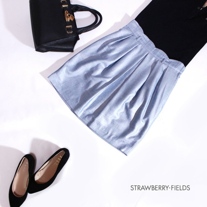 美品 ストロベリーフィールズ STRAWBERRY-FIELDS 春 夏 きれい色 ポリエステル スーツ素材 タイトスカート フレアスカート 水色 フォーマル拍卖