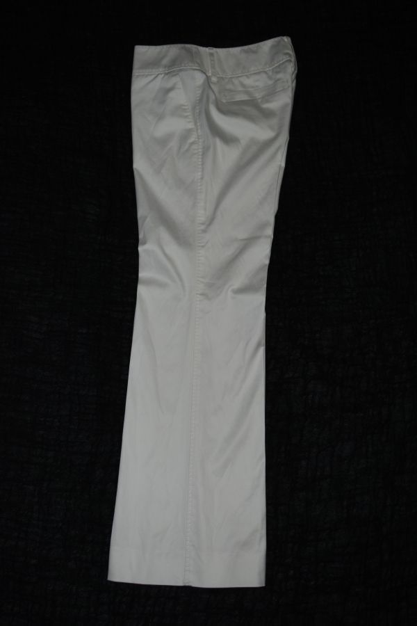 ★バーバリーロンドン★お洒落な白の春夏物 履き心地良い高級感あるホワイトパンツ 38W78ML拍卖