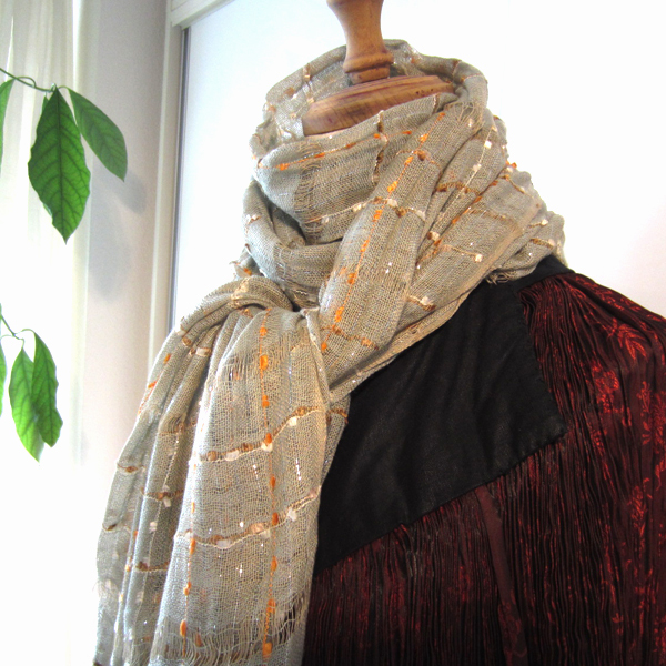 メイ・テクス とてもお洒落なレーヨンストール シルバー&ゴールド拍卖