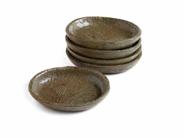 ひとつひとつ心を込めての手作り 5枚セット【棟山窯】手作り(たたら)灰釉 笹彫り 楕円小鉢 楕円小皿 取り皿や煮物和え物酢の物お浸し拍卖