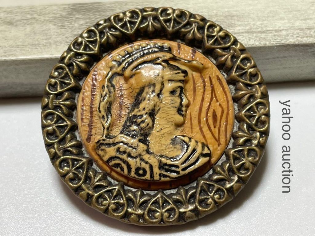 異素材ボタン 1個 フランス輸入 ヴィンテージ 36ミリ メタルボタン 樹脂 女性横顔拍卖