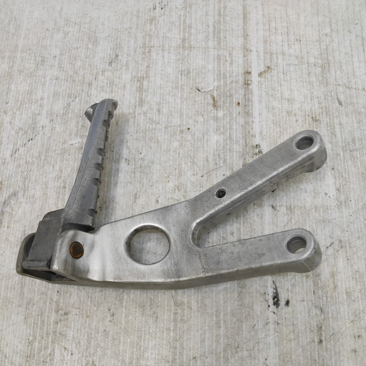 【0530-34】ヤマハ R1-Z 3XC? 純正 タンデム ステップ ペグ プレート ホルダー 左?拍卖