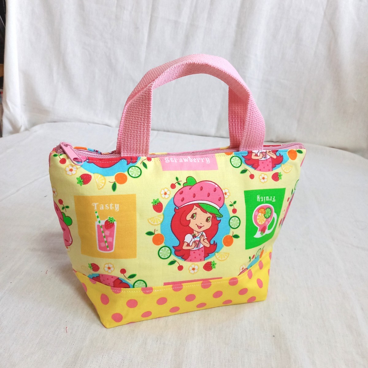 手作りリメイク☆保冷保温トートバッグ☆Sサイズ☆ストロベリーショートケーキ拍卖