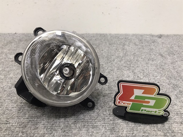 新車外し!トヨタ 汎用 アルファード/ヴェルファイア/ノア/ヴォクシー/アクア/プリウス 等 純正 左 フォグランプ/ライト 12-580(130118)拍卖