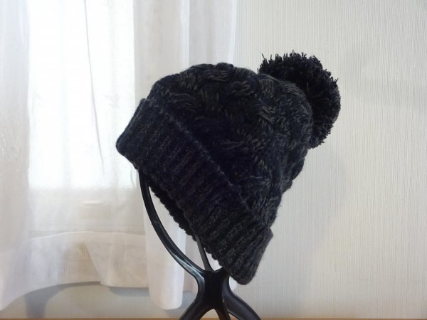 ↓シゲマツ ↓男女兼用 ポンポン付ニット帽 濃い目の灰色帽子 ニット帽 サイズ57cm〜59cm キャップ 帽子拍卖