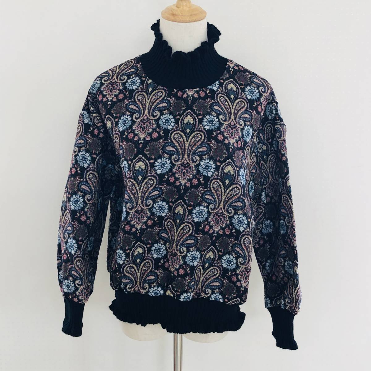 AS0120 レディース トップス 長袖 ハイネック フリル ブラック 黒 花柄 ポリエステル エレガント ゴージャス 昭和レトロ 美しい 秋冬拍卖