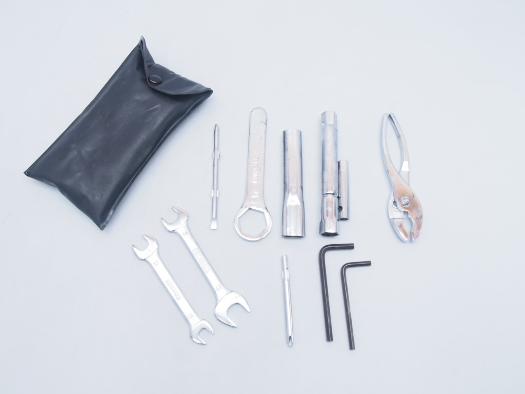 ZZ-R1100D 純正 車載工具 ツールケース ZZR1100 ZXT10D ZZR1100D拍卖