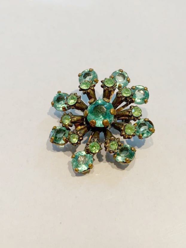 【希少】フランス購入 アンティーク ブローチ グリーン ペースト ガラス フラワー ブラス 発光 アンティーク 骨董 鉛ガラス 真鍮拍卖