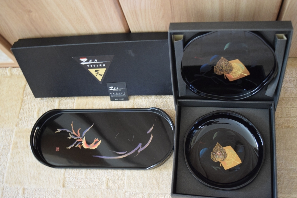 ★やまもと寛斎 漆塗り 小判型お盆 トレー(45cm×19cm)名入れあり&梅形盆付菓子鉢 紙箱入★中古美品拍卖