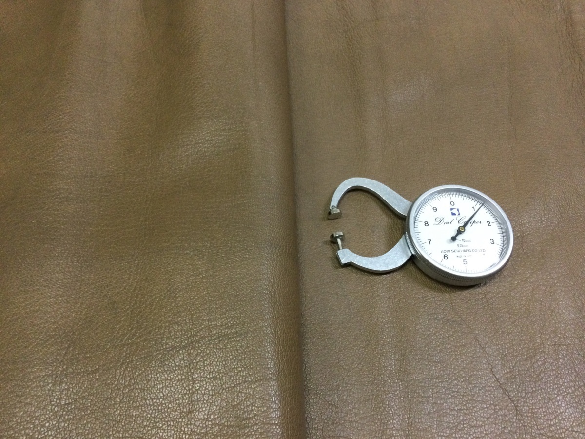 【SALE】U16革 皮/牛 ソフト クリームブラウン 75ds 1.7mm~2.1mm/格安拍卖