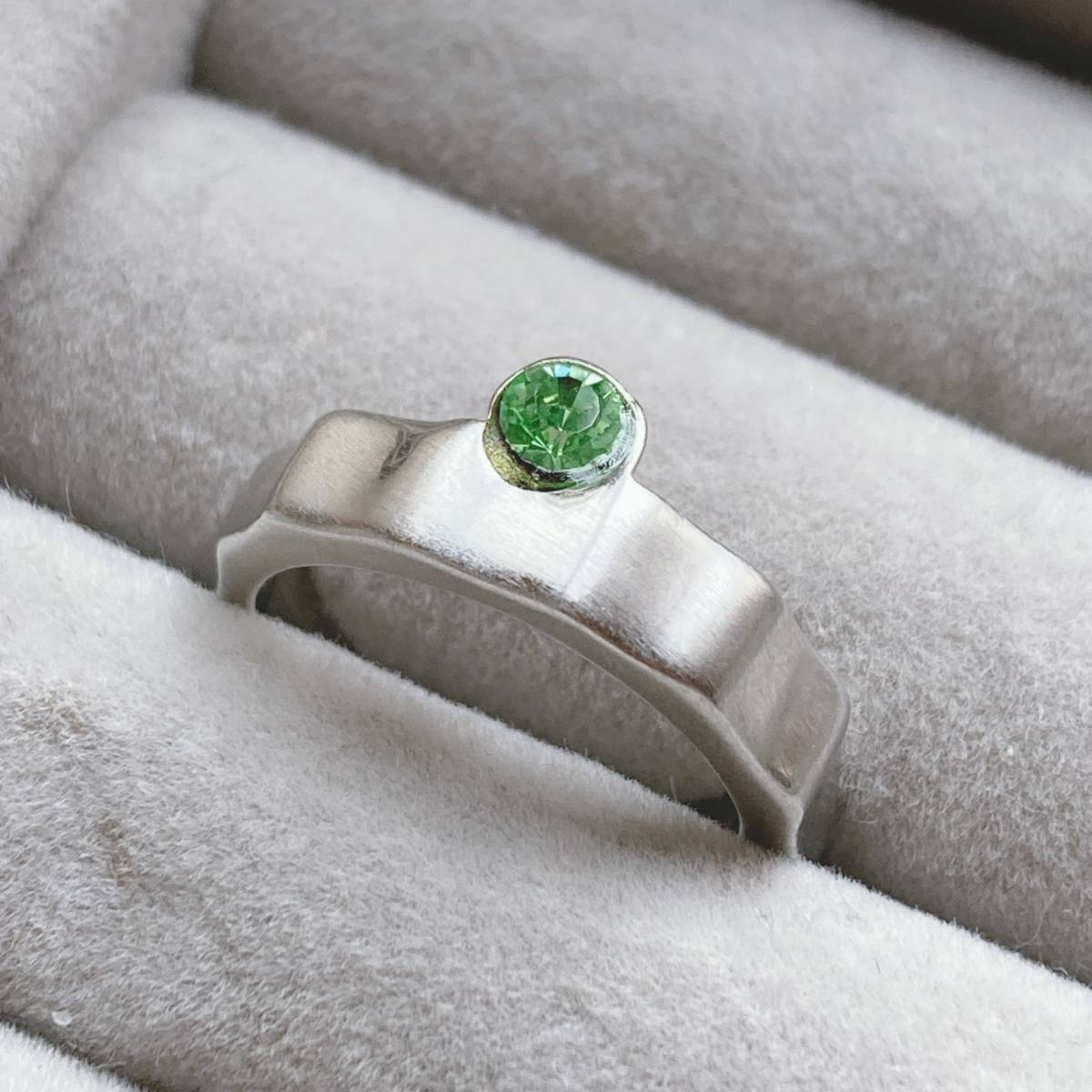 ヴィンテージリング 11号 グリーンストーン デザインリング つや消し☆vintage jewelry accessories A128拍卖