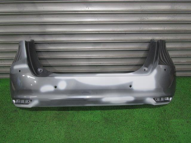 フィット 6BA-GR1 リアバンパー フェイスのみ 71500-TAZ-J00 71501-TZA-ZZ00 /39736拍卖