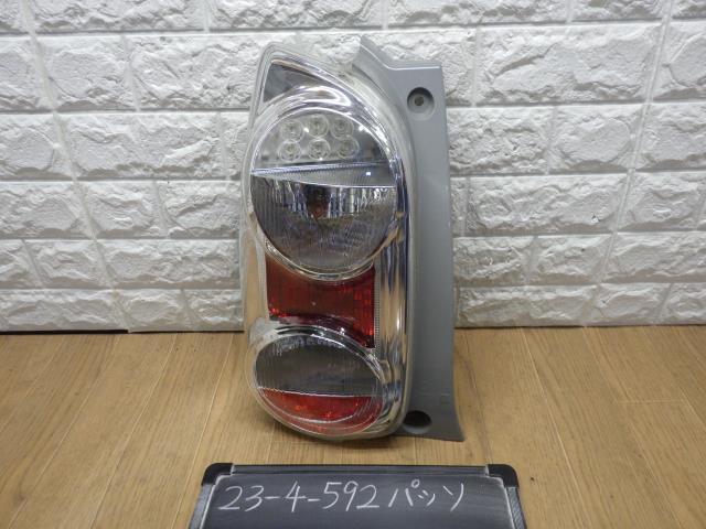 パッソ  KGC30 左テールランプ ライト レンズ R54 コイト 220-51004 81560-B1200拍卖