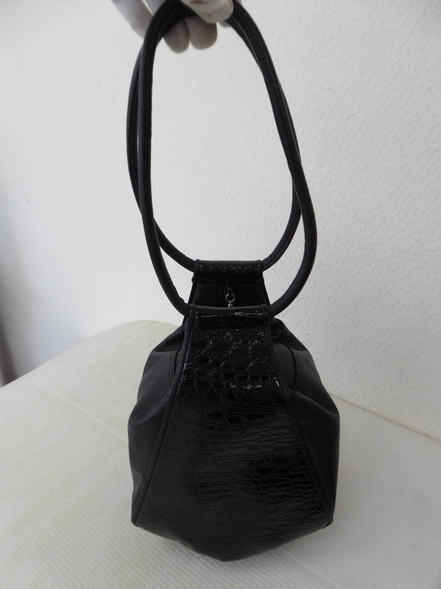 ワニ型押し レザー ハンド バッグ ブラック 黒 レディース 定形外郵便全国一律660円 E4-a拍卖