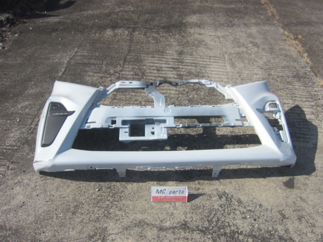 ダイハツ タントカスタム LA650S フロントバンパー パールホワイト W25 52119-B2G00拍卖