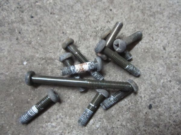 ジョグZR エボリューション SA16J キックカバー固定ねじ 純正 宅配便の場合60サイズ 管理NO、4023拍卖