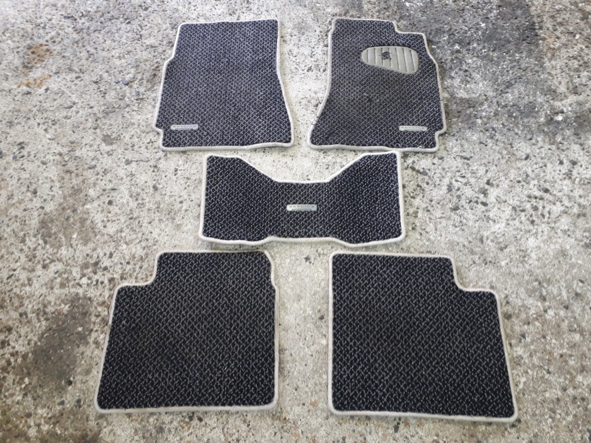 R33スカイライン 4ドア用 フロアマット拍卖