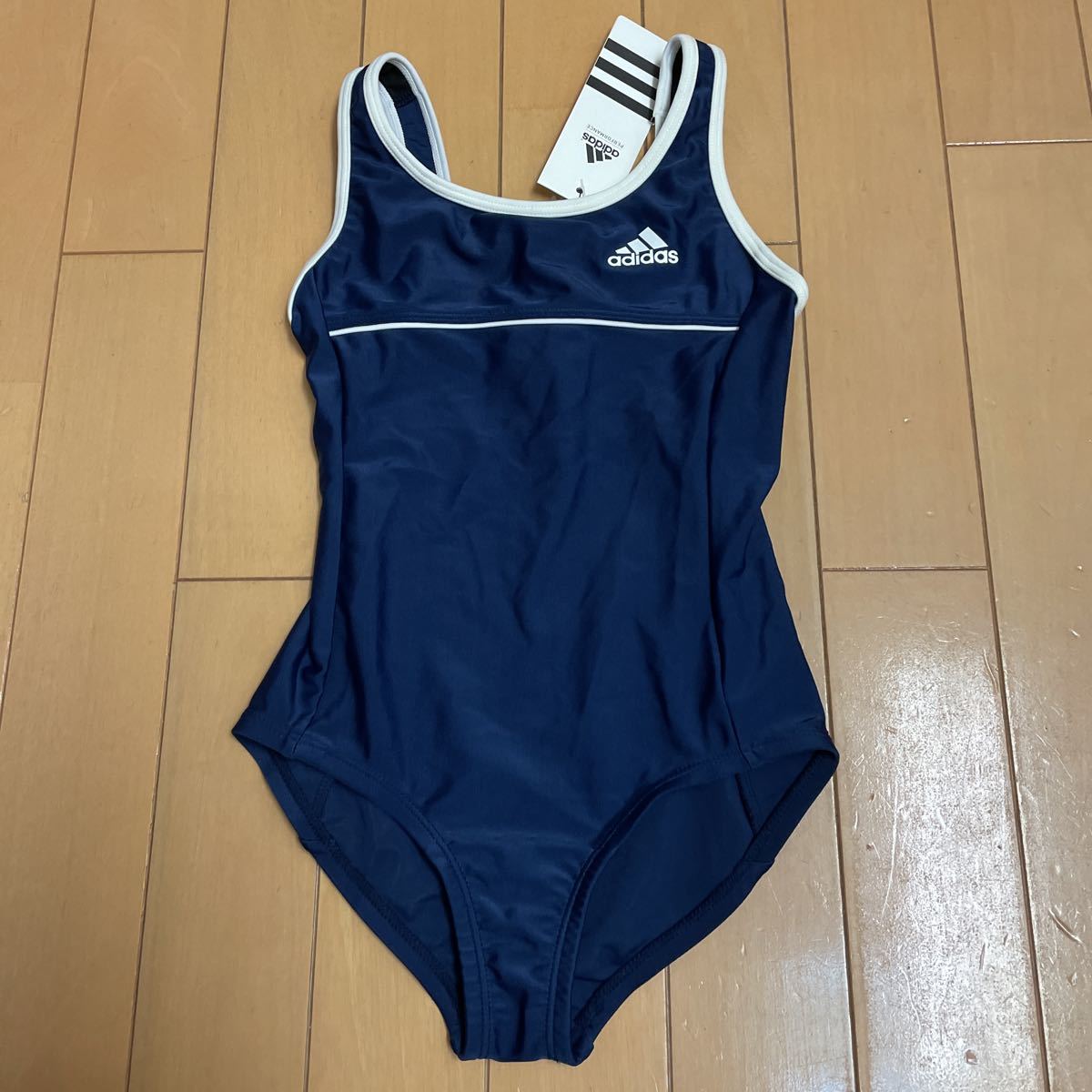☆adidas☆ワンピース水着☆サイズ130☆ネイビー拍卖