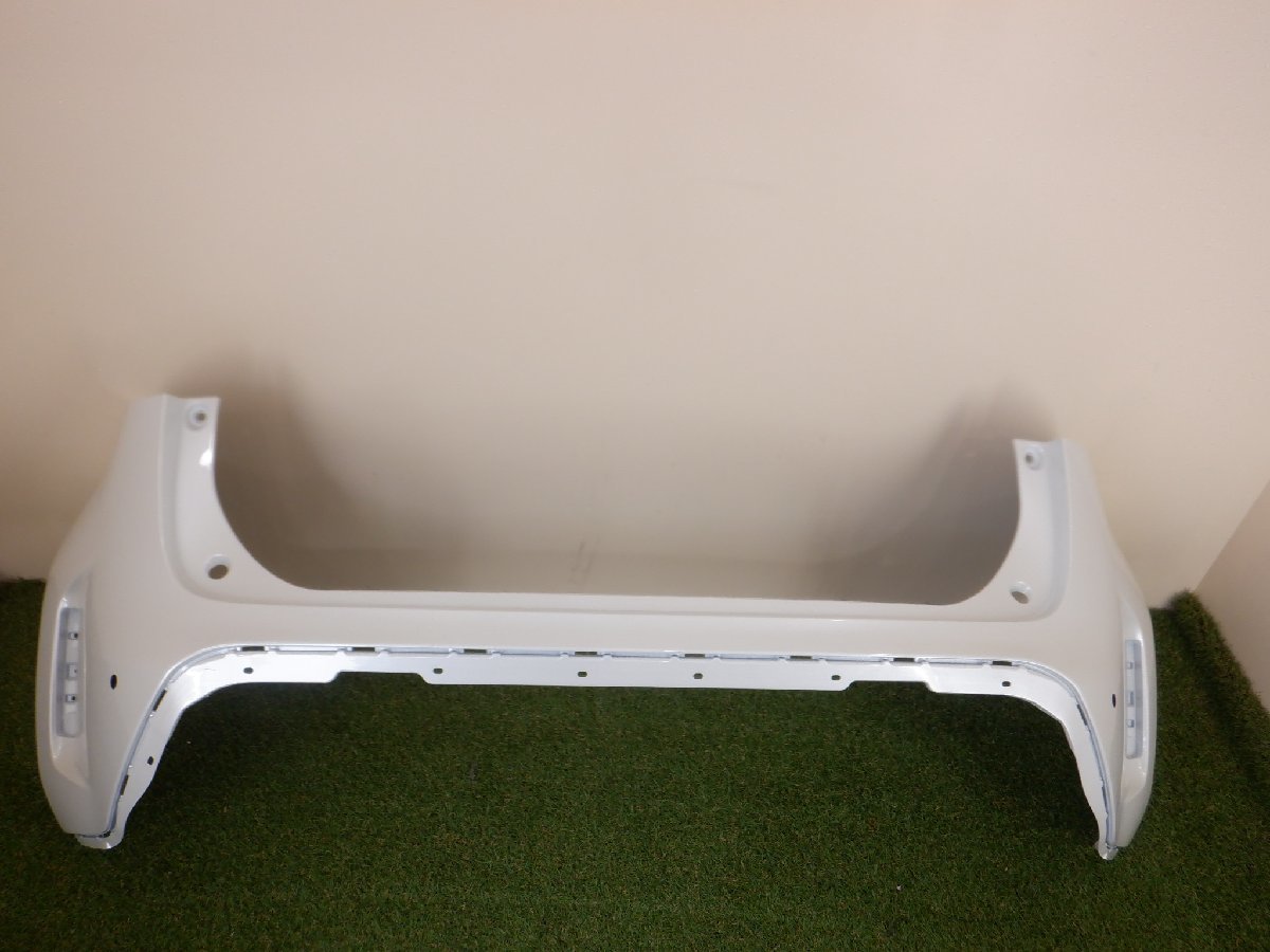 新車外し トヨタ純正 MXPB10 MXPB15 MXPJ10 MXPJ15 ヤリスクロス リアバンパー 52159-5C905 52159-52D00 プラチナホワイトパールマイカ089拍卖