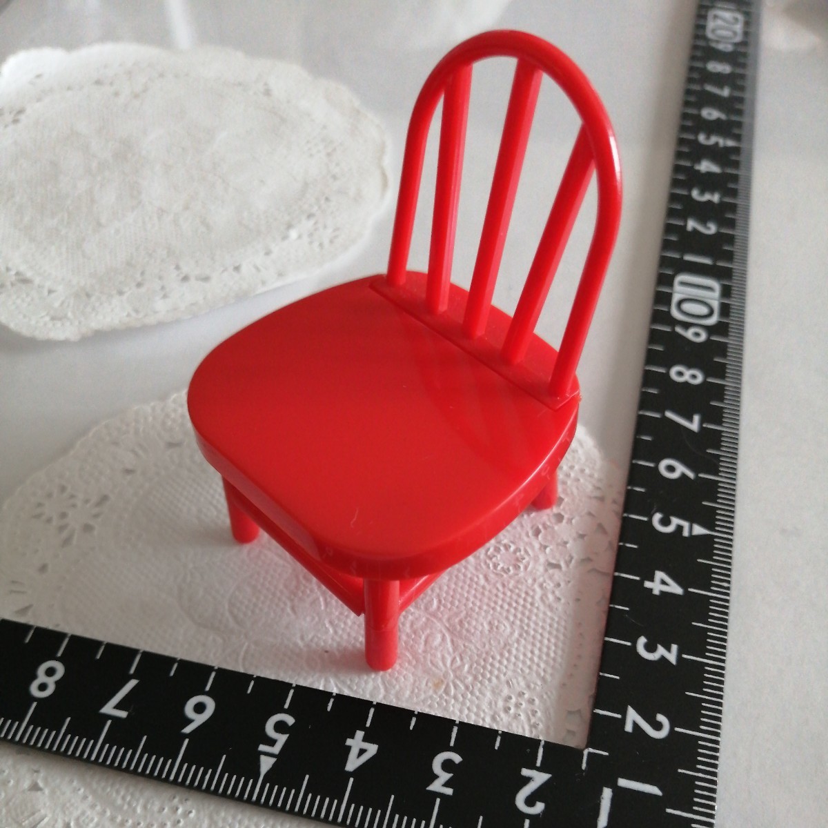 3r0228 ドール用 Mattel マテル 赤 いす 椅子 ミニチュア オビツ11 プチブライス サイズ ぬいぐるみ用 ドールハウス シルバニアファミリー拍卖