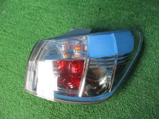 ★☆AZT241W カルディナ 右テールランプ☆★拍卖