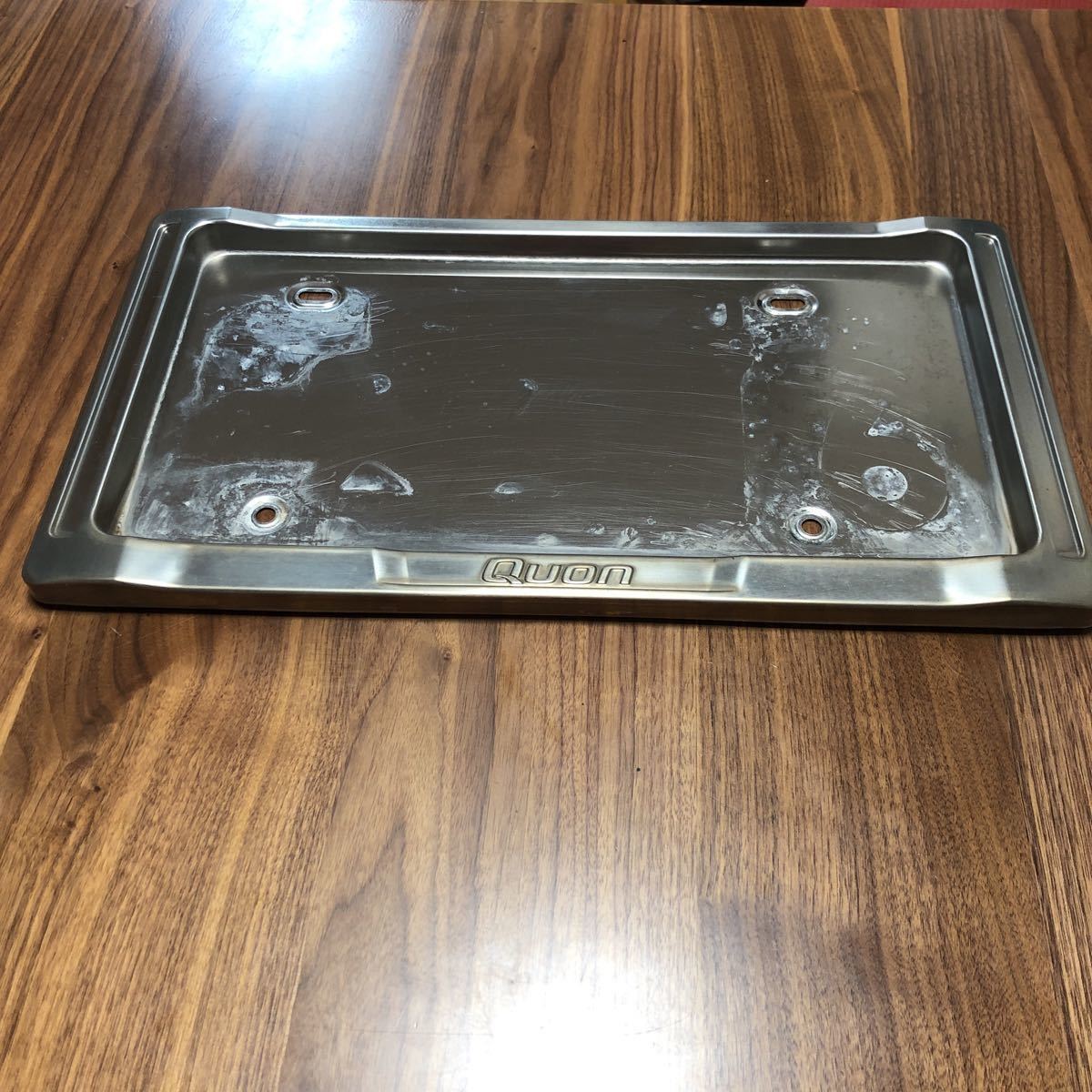 UD 純正 QUON ロゴ入り メッキ ナンバー プレート フレーム ニッサン ディーゼル クオン 大型 10t トラック 枠拍卖