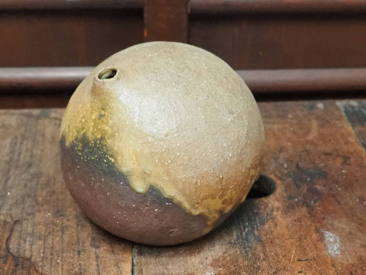 【焼き締め備前自然釉ひょっとこ花入れ】花瓶壷茶道華道寿司屋料亭割烹花器懐石旅館民宿御造り刺身信楽常滑穴窯薪窯陶芸焼き物長角皿拍卖